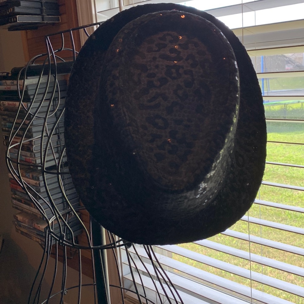 Black sequins fedora hat.